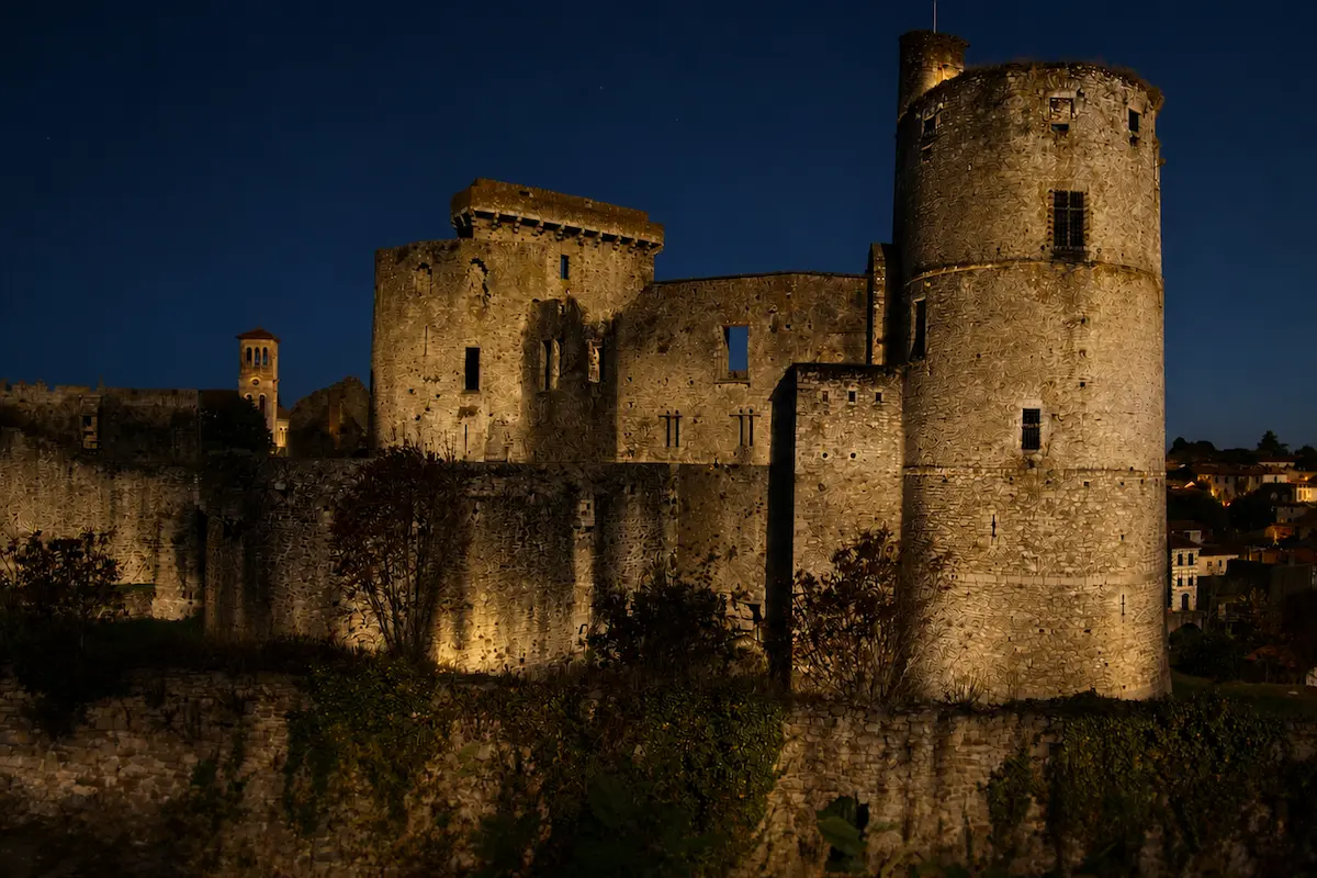 Château illuminé de nuit en pose longue en Vendée